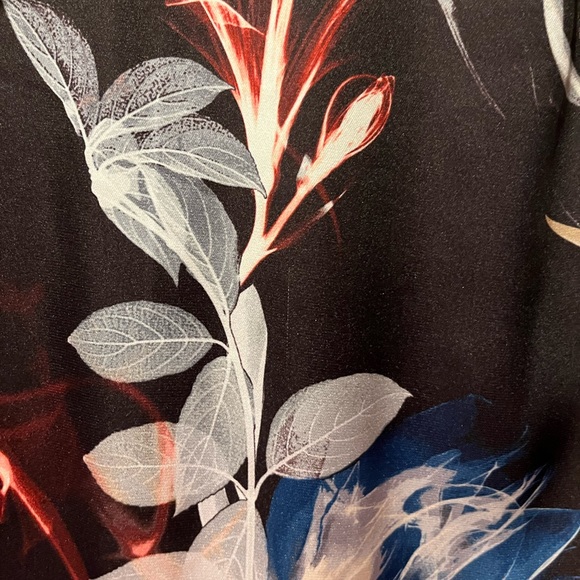 WHITE HOUSE BLACK MARKET DAISY RUFFLED TUNIC SIZE MEDIUM NWT! - Picture 4 of 4